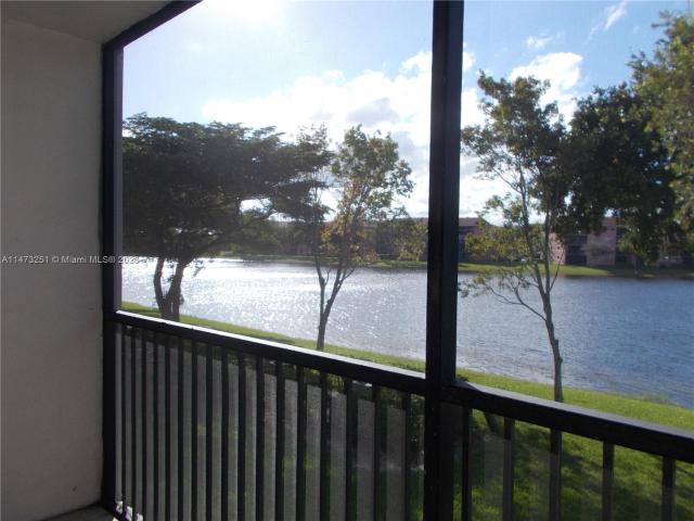 750 Southwest 138th Ave, 1 bed, 2 full baths