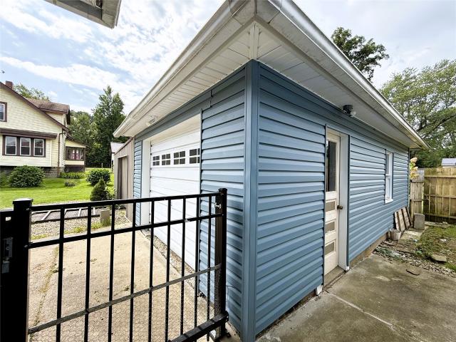 750 RAVINE Street