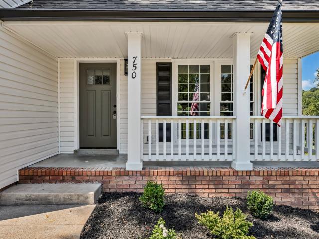 750 W Creek Dr
