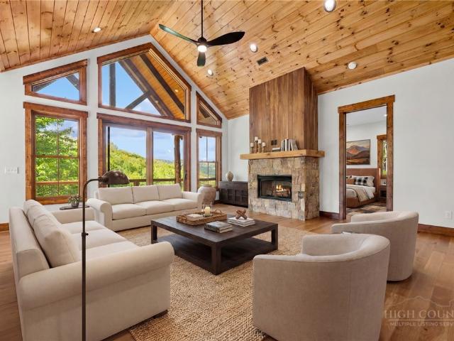 750 W Silver Springs Drive