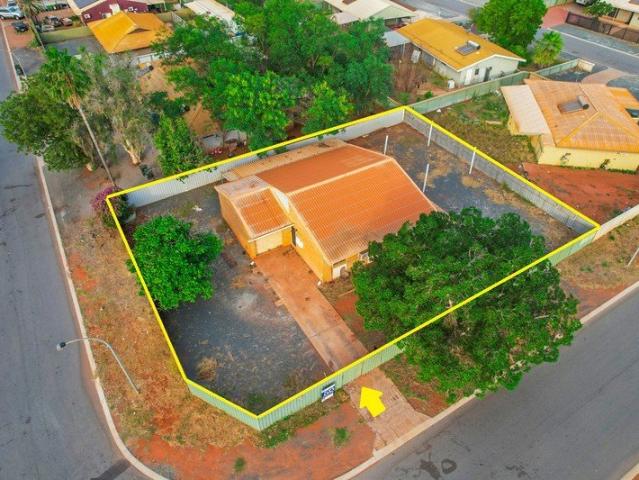750m2 Corner Block + Lock Up Garage + Brick Home!