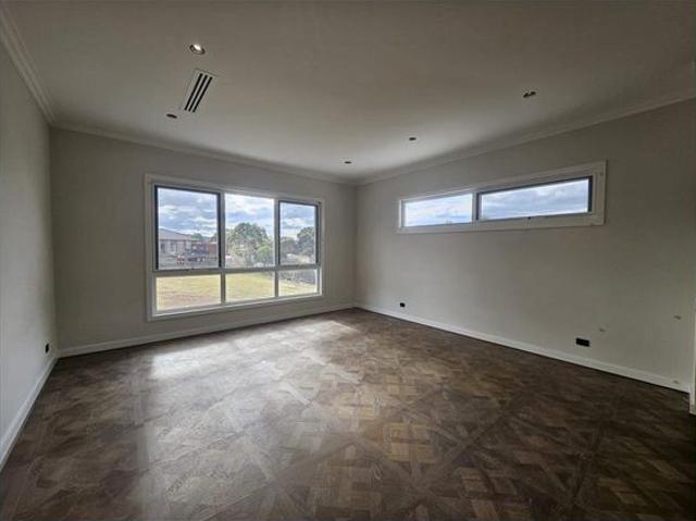 $750pw/4bed/2bath/4car/3living