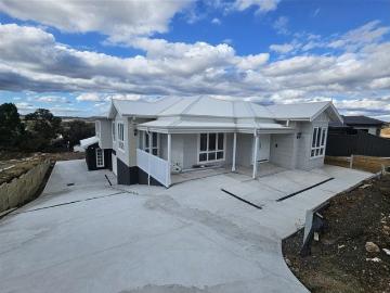 $750pw/4bed/2bath/4car/3living