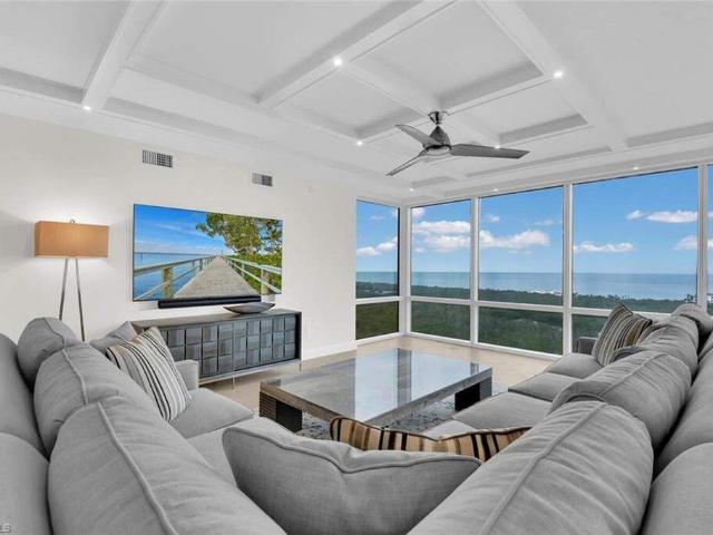 7515 Pelican Bay Blvd 17D, Naples, FL