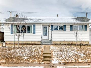 Delwood, Edmonton, Alberta - Garden, Parking