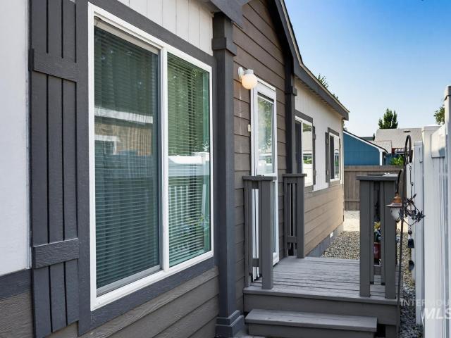 751 Freedom Ln