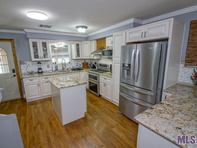 751 Lakeview Dr, Denham Springs, LA 70726 | MLS #BR2026001