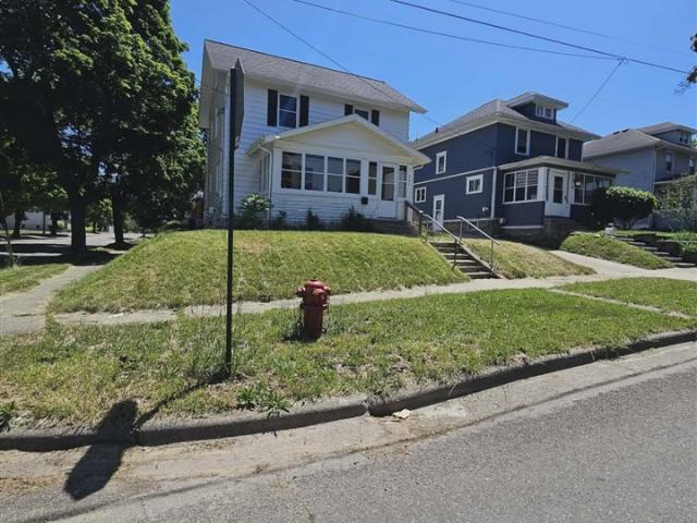 751 N East Avenue