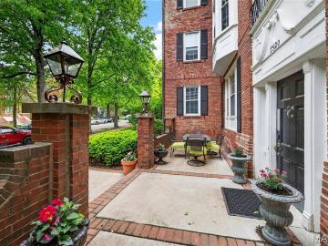 7520 Oxford Dr, Unit 2W, Clayton, MO 63105 | MLS #26025