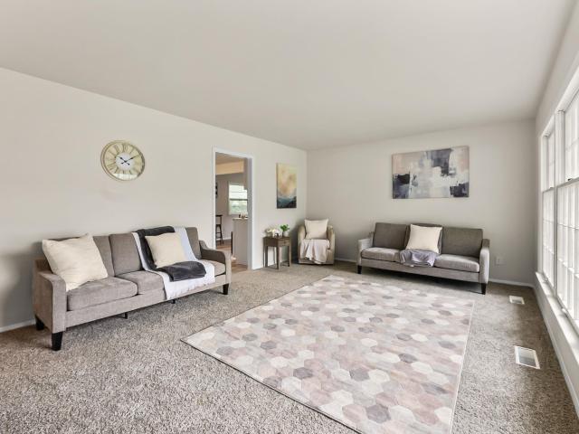 7520 Kingsway Drive