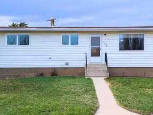 752 54 Avenue West, Claresholm, AB, T0L 0T0 house for sale.