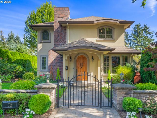 752 e ave