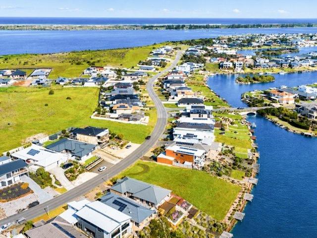 753 SQM WATER FRONT ALLOTMENT WITH A JETTY & 12.00 METRE FRONTAGE
