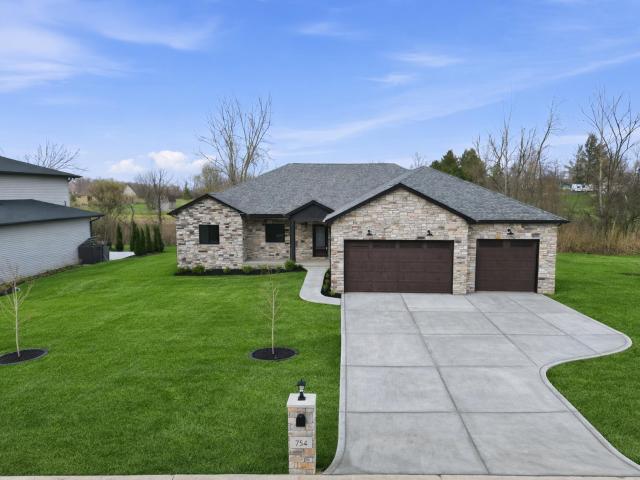 754 Cirque Dr, Crown Point, IN 46307 | MLS #836230