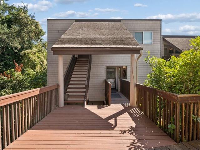 7557 N Edgewater Ave, Portland, OR 97203