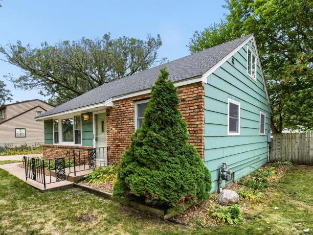 7558 5th Street NE