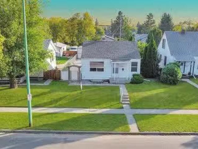755 4Th Street E, Prince Albert, SK, S6V 0K4 house for sale.