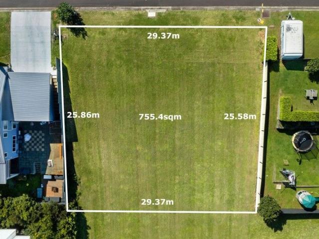 755sqm vacant block with duplex potential