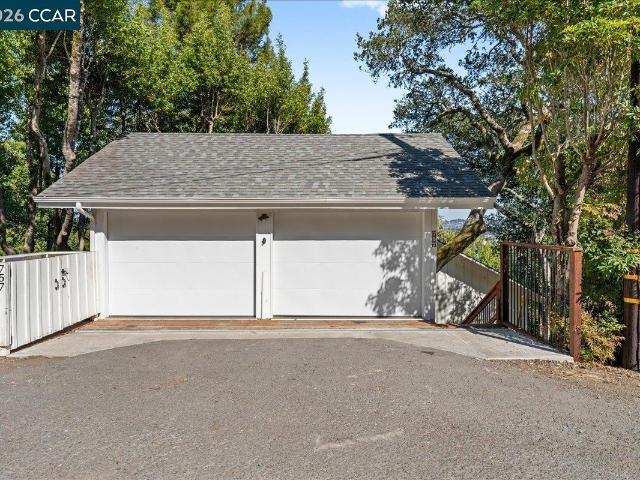 757 Bay Rd