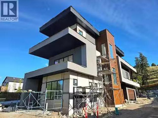 757 Barnaby Road Unit# 1, Kelowna, BC, V1W 4N9 house for sal.