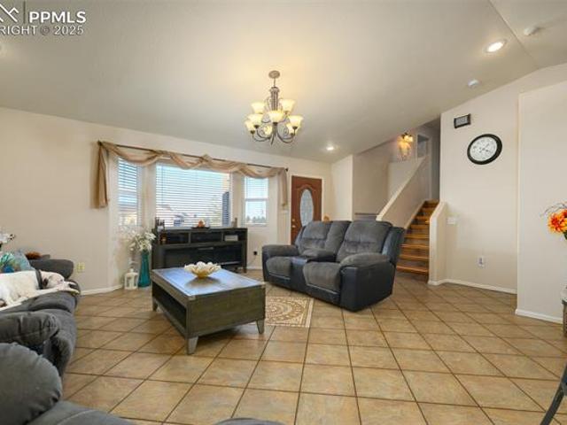 758 E Woodleaf Drive