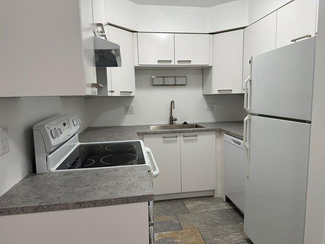 7590 Manor Cir Apt 102, Westland, MI 48185