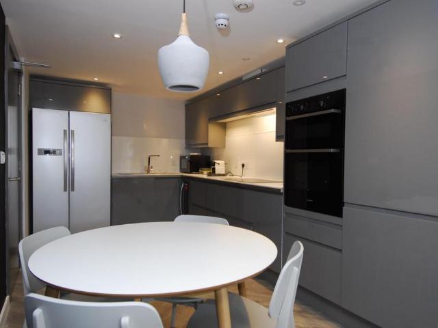 75 77 Cornwall Street, Plymouth PL1 2 bed flat to rent £1,430 pcm £330 pw