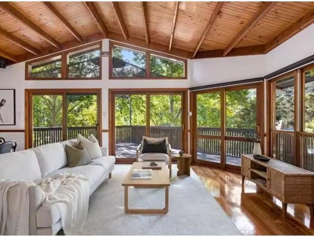 75 Valley Dr, Figtree House for rent Listed by Emily De Luca.