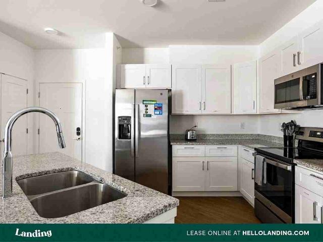 75 W 18th Street 2 Bedroom Apartment for Rent at 75 W 18th St, Indianapolis, IN 46202 Near Northside