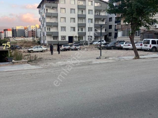 75.yıl Blv. Anacadde Keşifli 3+1 Satılık Dogalgazlı Fırsat Daire