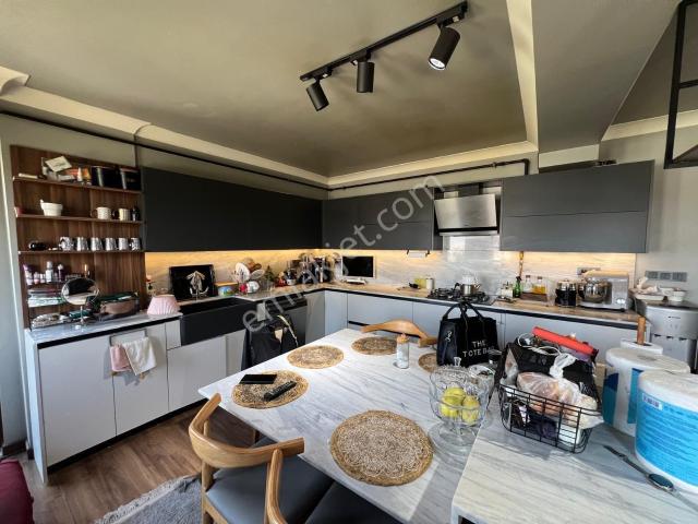 75 Yıl Mahallesi  ✅5+1 3500m2 3 Katlının Çatı Dubleks ❇️kombi Petekli Full Özelikli