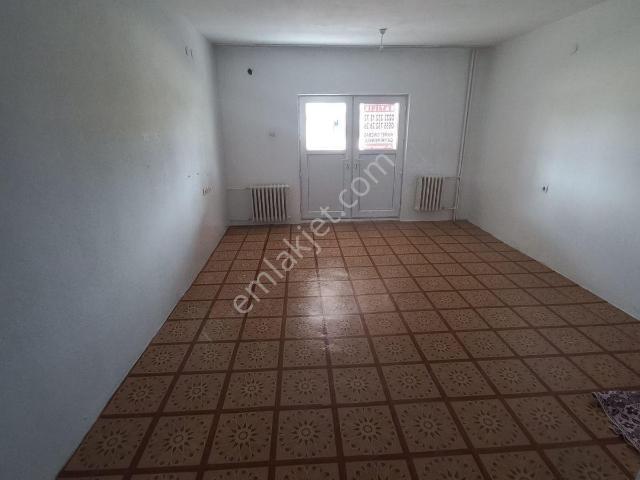 75. Yıl Mahallesinde Site İçinde Satılık 2+1 Daire