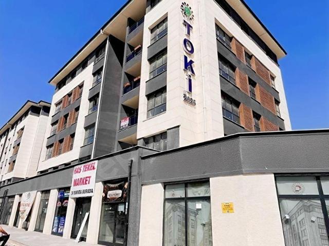75.YIL BULVARINDA KÖŞE BAŞI 3 CEPHELİ KİRALIK DAİRE