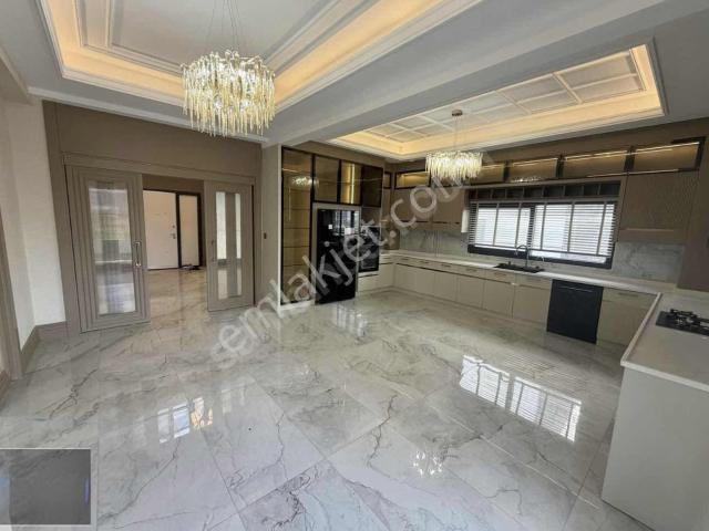 75 Yol Bitimi Nirvana Villaları 6+1 Triplex Kenar Villa !
