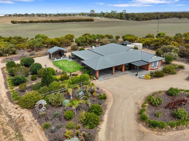 75 Acres of Lifestyle with Town Convenience