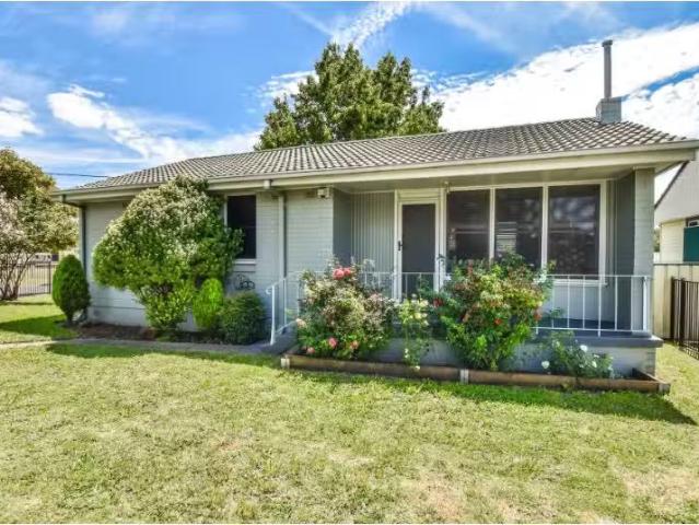 75 Adina Crescent, Orange House for rent Listed by Belle Prop.