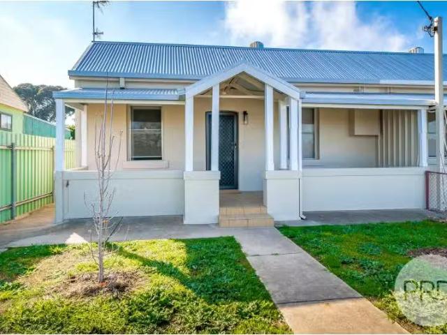75 Beckwith St, Wagga Wagga House for rent Listed by Leasing.