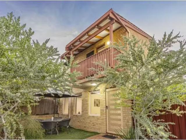 7/5 Broome Street, HIGHGATE Townhouse for rent Listed by Emil.
