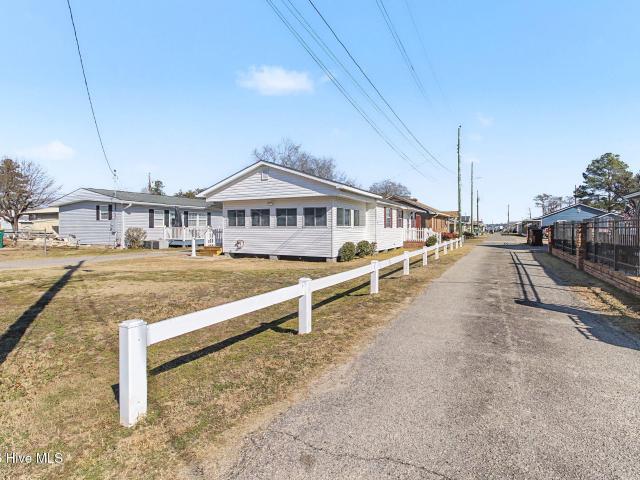 75 Clarkland Village Street
