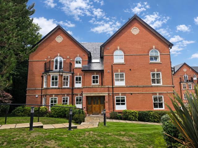 75 Clevelands Drive, Bolton BL1, 2 bed flat to rent, £1,300 pcm | PrimeLocation