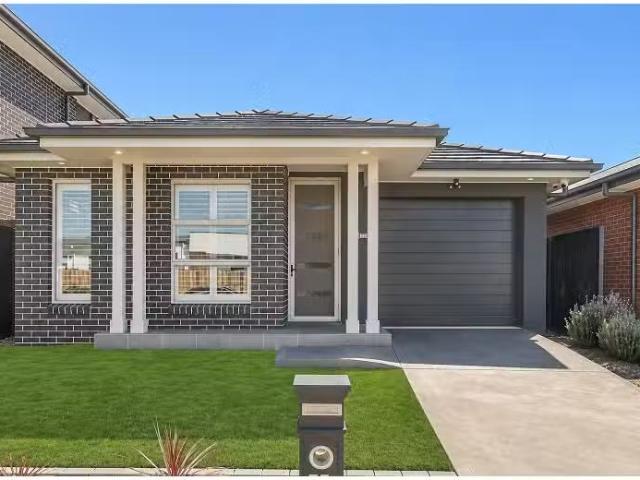 75 Horizon Loop, ORAN PARK House for rent Listed by Team Radz.