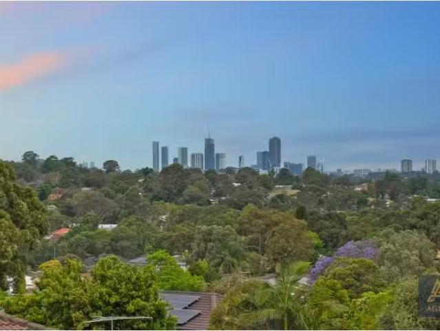 75 Marton Crescent, Kings Langley House for rent Listed by De.