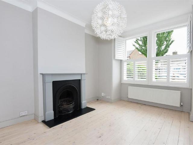 75 Mellison Road, London, SW17 9AS, United Kingdom | 1 bed apartment for rent #138933788 | Rentberry