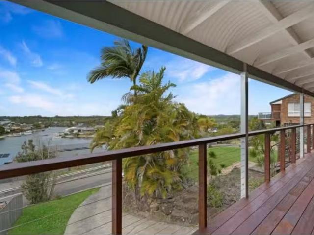 75 Old Ferry Road, BANORA POINT House for rent Listed by Leas.