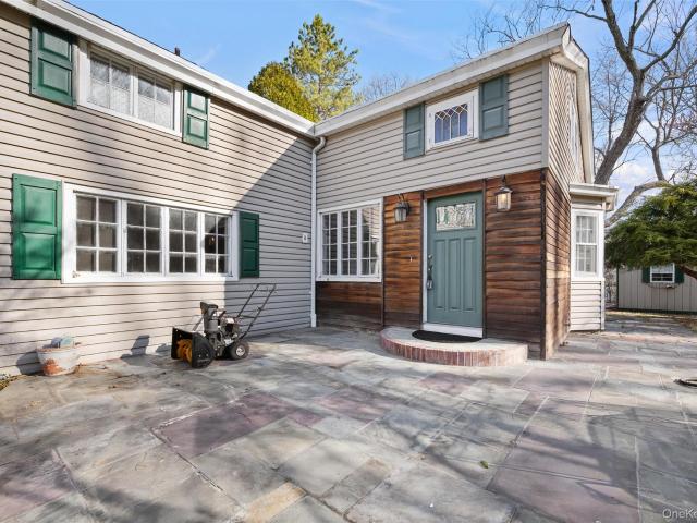 75 Old Minisink Trail