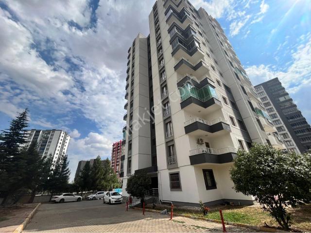 75 Cadde Radisson Arkası Kiralık 4+1 Lüks Daire