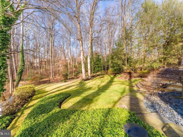 7604 Charleston Dr, Bethesda, MD