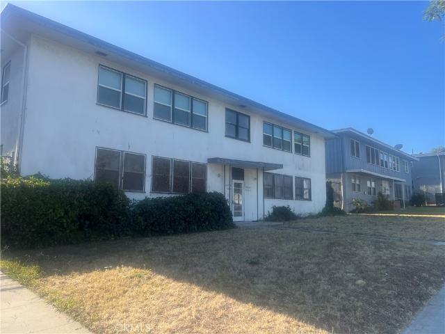 7606 1/4 Crenshaw Boulevard