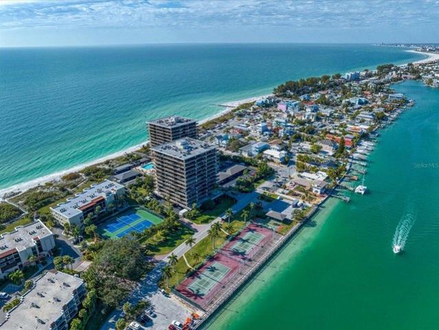 7600 Bayshore Dr Apt 202, Treasure Island, FL 33706