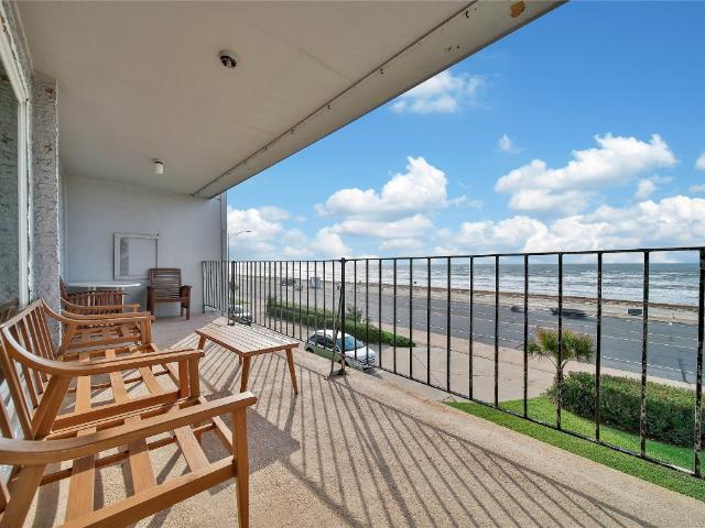 7600 Seawall Boulevard 206